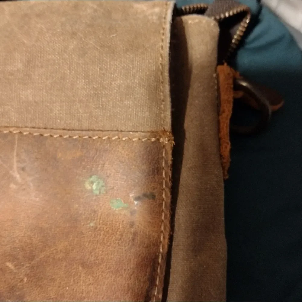 Manificent laptop messenger bag